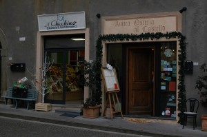 Weihnachtsschmuck in Lari