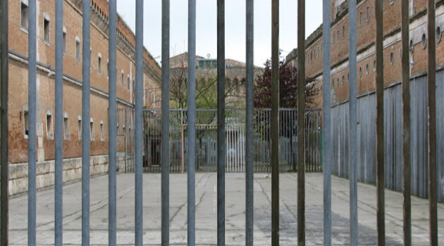 Eingang zum Gefängnis in Volterra