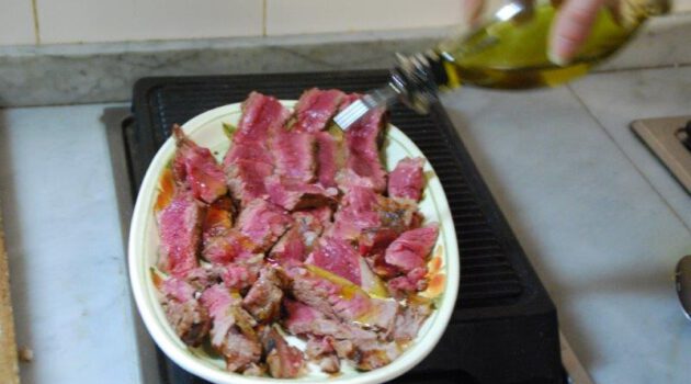 Tagliata aus bistecca fiorentina mit Olivenöl
