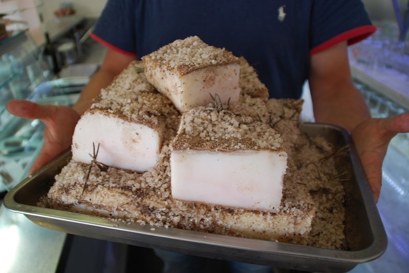 Bauchspeck in Marmor gereift, der Lardo