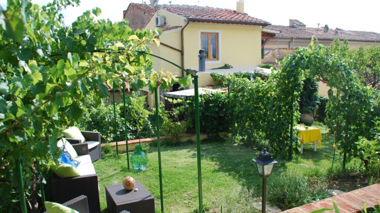 Romantische Ferien unter Weinreben in der Toscana