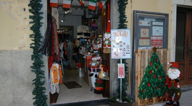 Eine kleine Schatztuhe in Lari