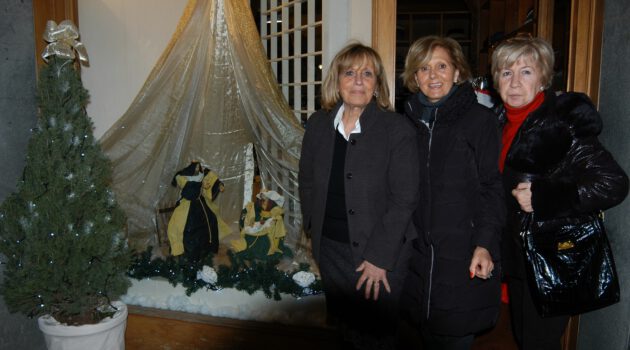 Drei Damen bei Toskanaferien und Shopping in Lari