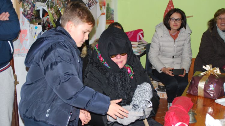 Die Befana in der Toskana Befana bringt Süßigkeiten in der Toscana