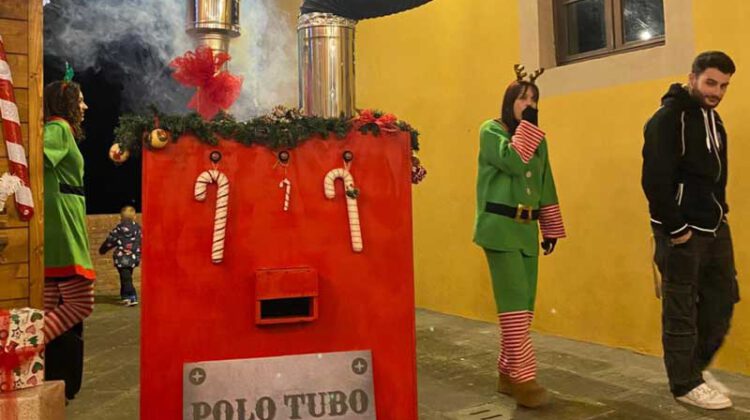 Scopri Lari aspettando il Natale - Rohrpost zum Weihnachtsmann